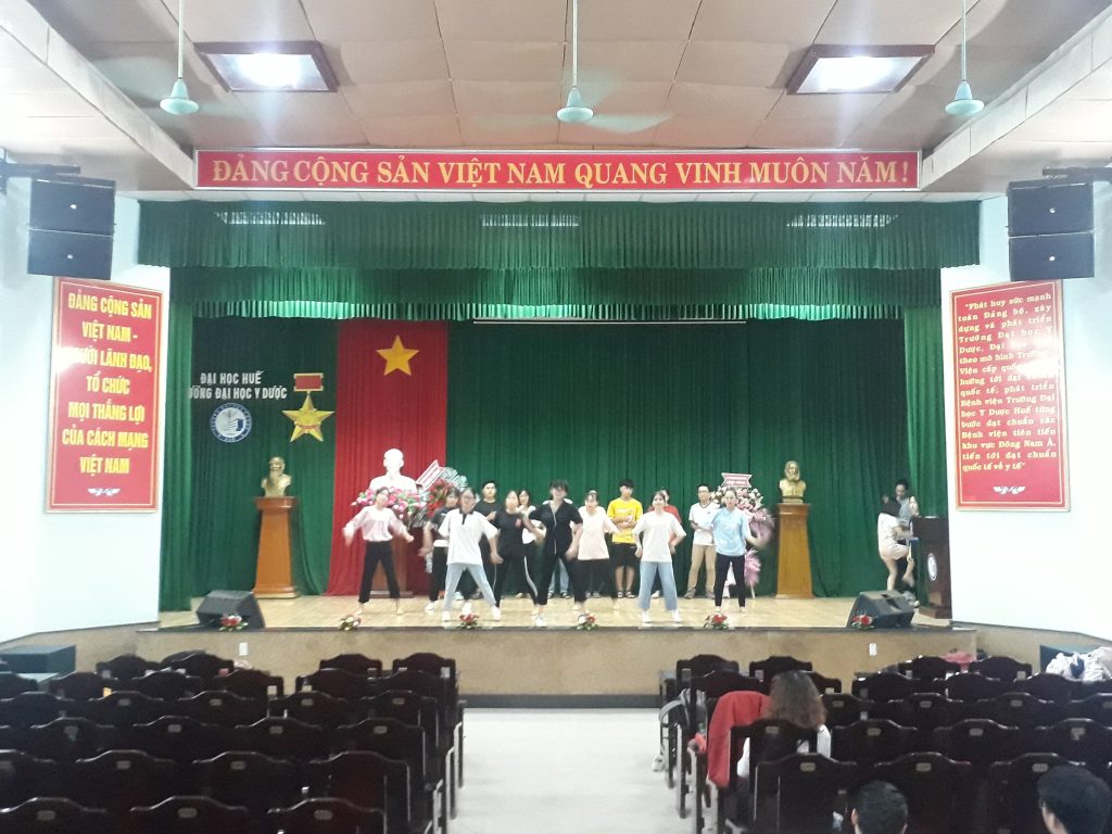 Trường học – Trung tâm